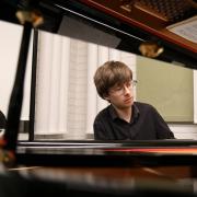 Dominic Degavino will perform Rachmaninoff's concerto