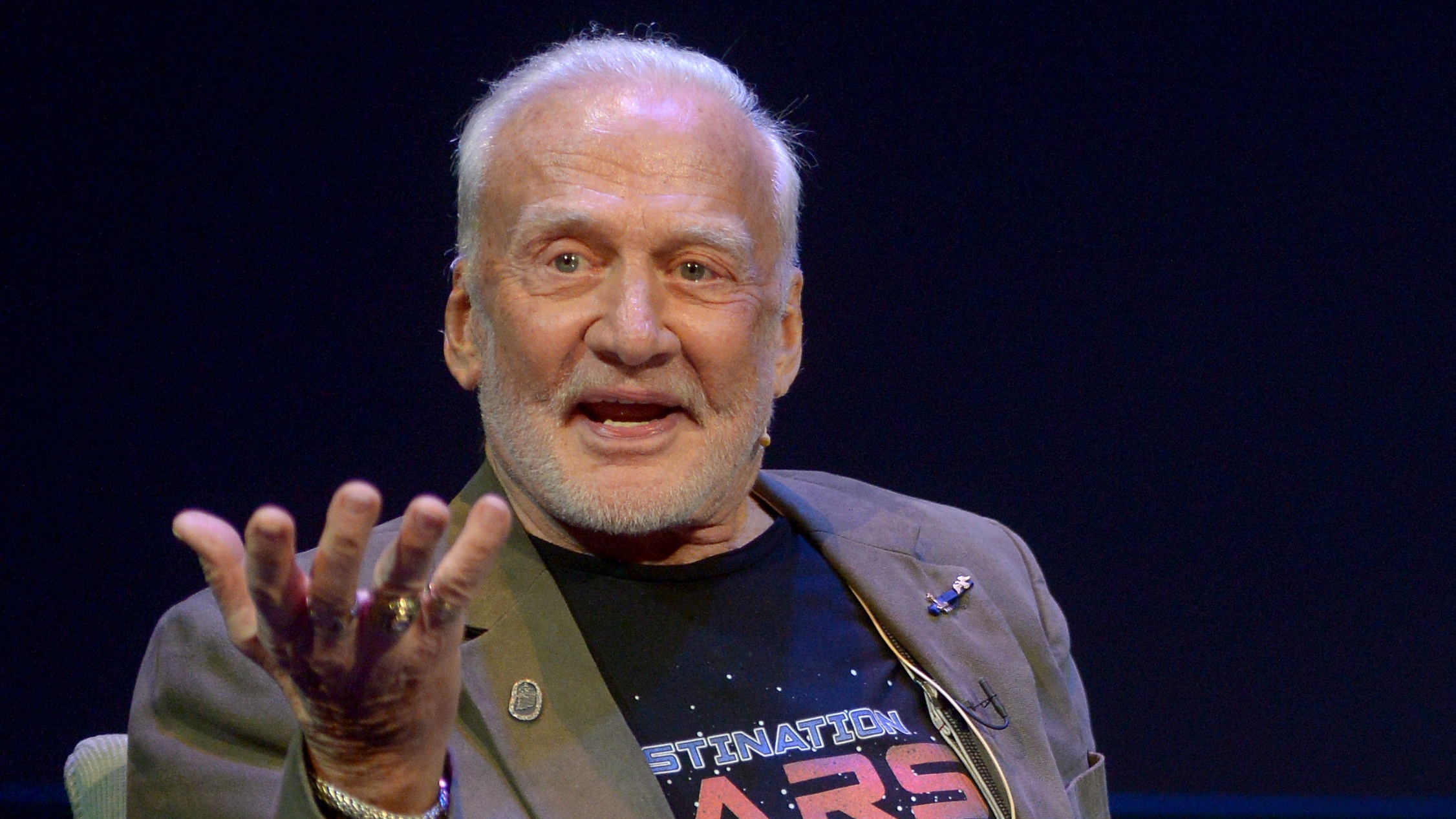 Buzz Aldrin wants to serve as a 'strong adviser' in US mission to reach Mars