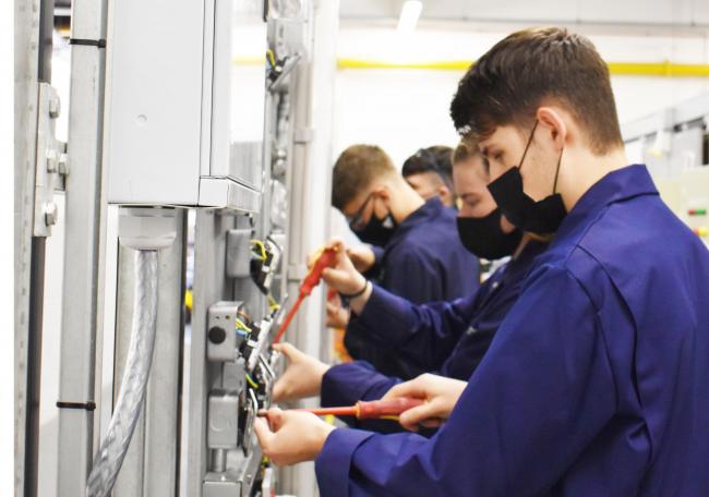 92% of apprentices who successfully complete their Gen2 apprenticeship, progress immediately into full-time employment