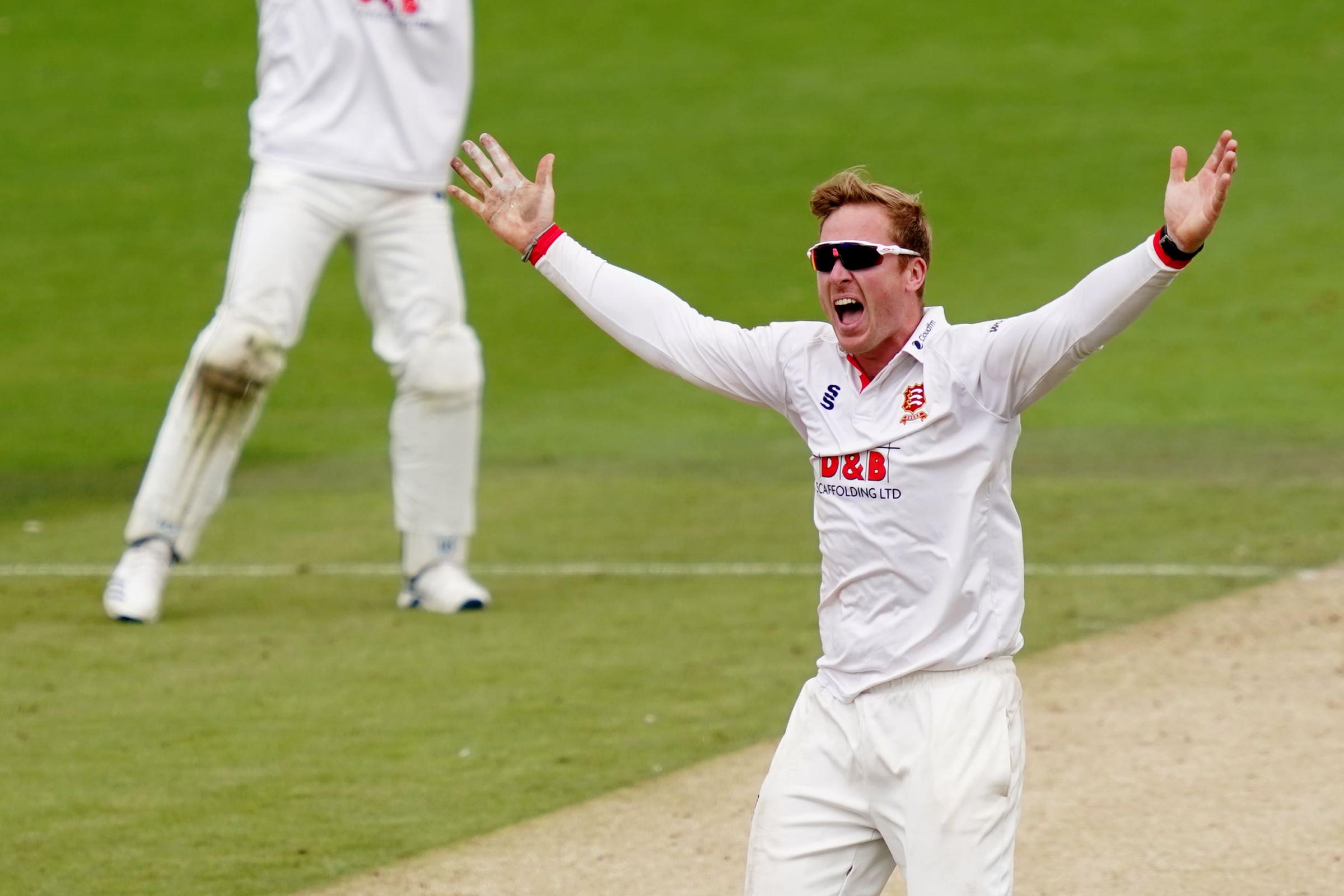 Simon Harmer helps Essex into strong position against Gloucestershire - Vimarsana News